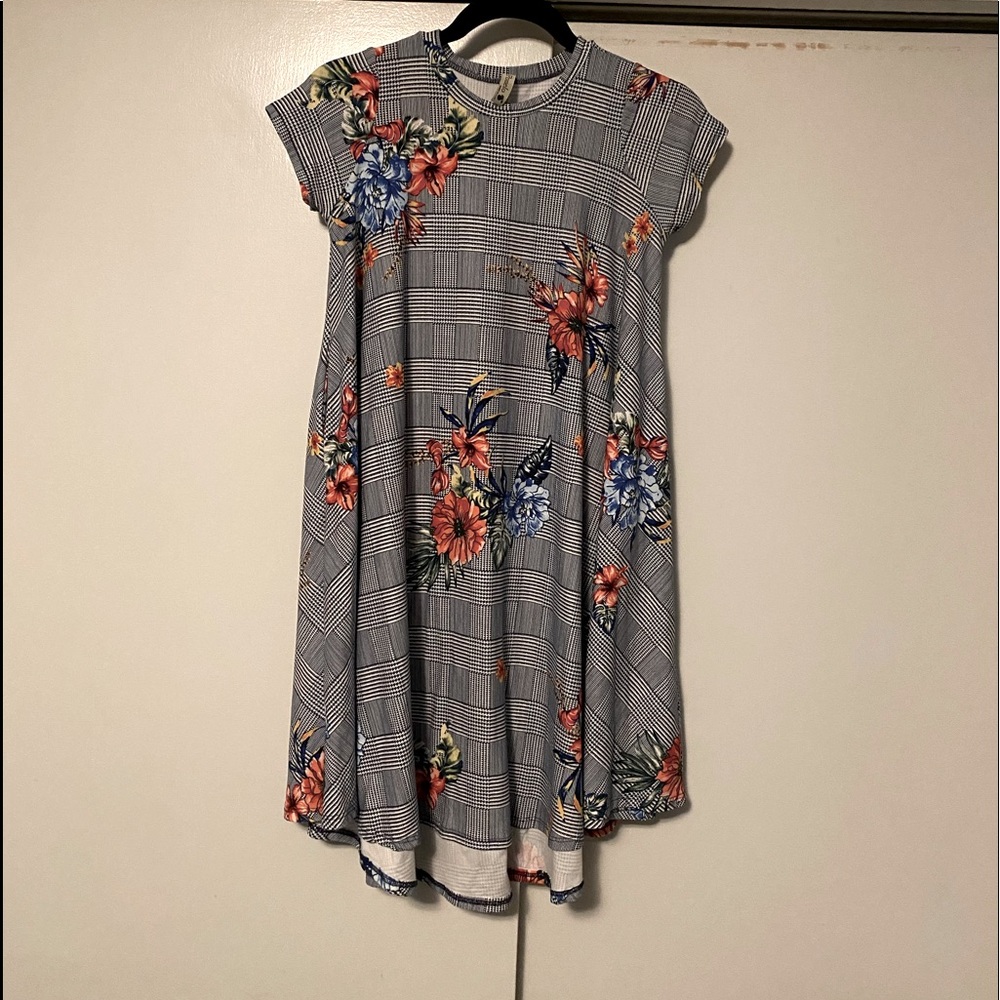 Girl’s pocket dress